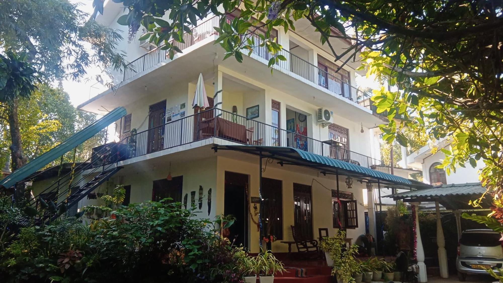 Little Swan Guest House Bentota Exterior foto