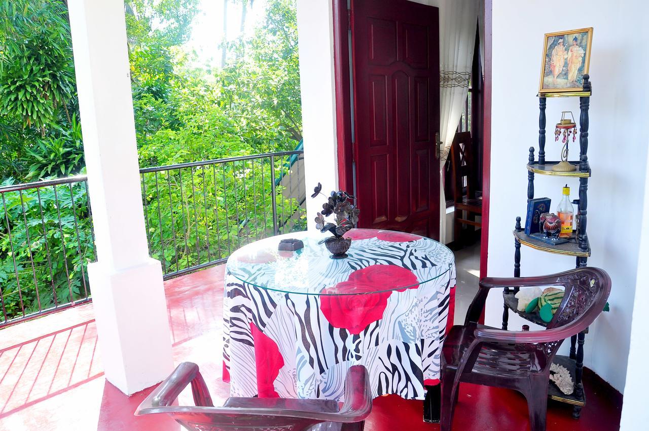 Little Swan Guest House Bentota Exterior foto